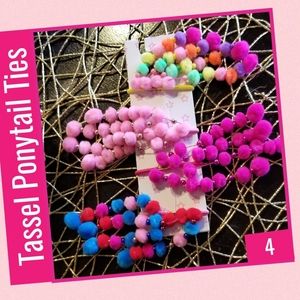 Tessel Pom Ponytail Ties